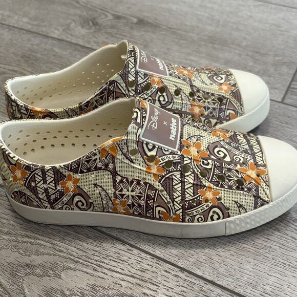 Walt Disney World Recyclable Disney Moana  Native Shoes Unisex M4 W6 Water - Picture 2 of 5